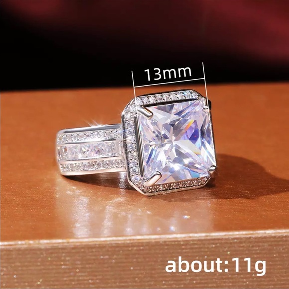 🌟Luxurious Sterling Silver Ring with Large Square Cubic Zirconia - Picture 4 of 5